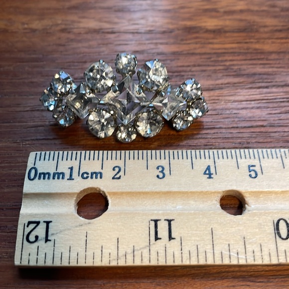 Elegant Rhinestone Silver Tone Brooch - Picture 3 of 3